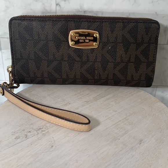 MICHAEL KORS Jet Set Continental WristleT 35H5GTTE3B200 perfect condition - Picture 1 of 7